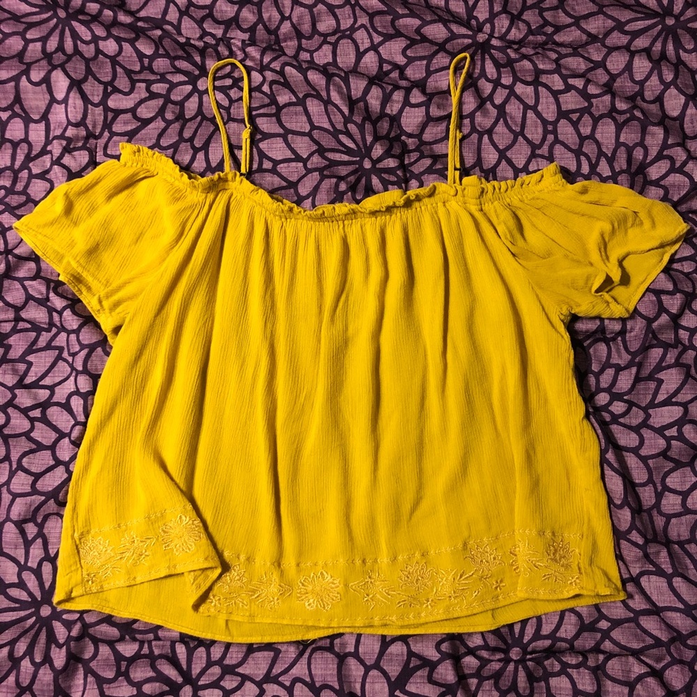 Adorable yellow crop top